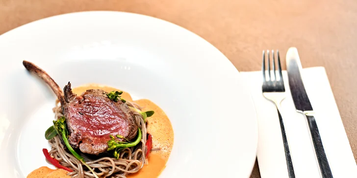 5chodové menu i s vinným párováním v kosmopolitní restauraci Siddharta Café pro 2 osoby