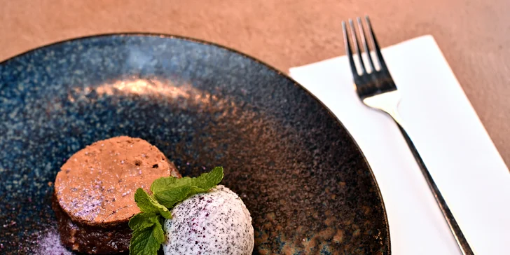 5chodové menu i s vinným párováním v kosmopolitní restauraci Siddharta Café pro 2 osoby