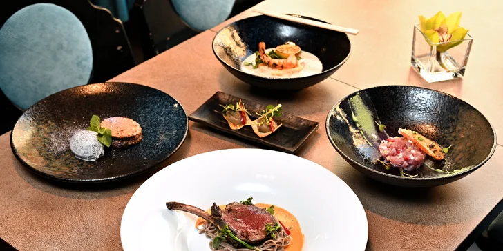 5chodové menu i s vinným párováním v kosmopolitní restauraci Siddharta Café pro 2 osoby