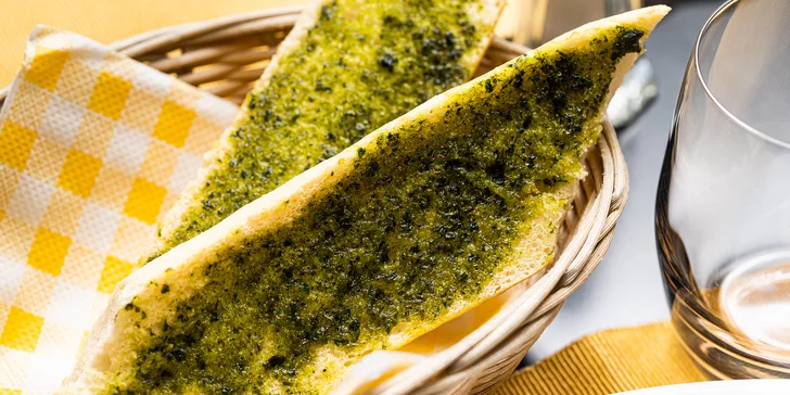 3chodové menu pro dva ve vyhlášené restauraci: hovězí carpaccio, vepřová panenka i řez z belgické čokolády