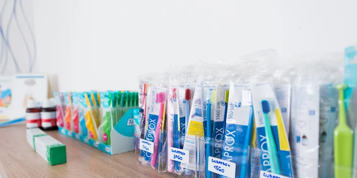 60 min. dentální hygieny s povrchovou anestezií vč. odstranění zubního kamene a leštění