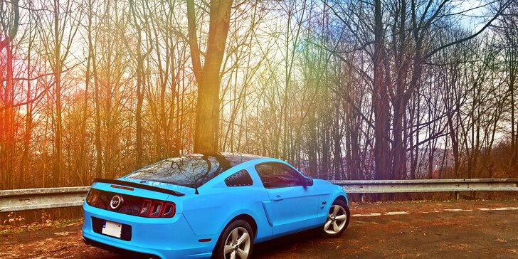 Sedněte za volant nabušeného sporťáku: 30–60min. jízda snů v Mustang GT