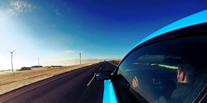 Sedněte za volant nabušeného sporťáku: jízda snů v Mustang GT s instruktorem