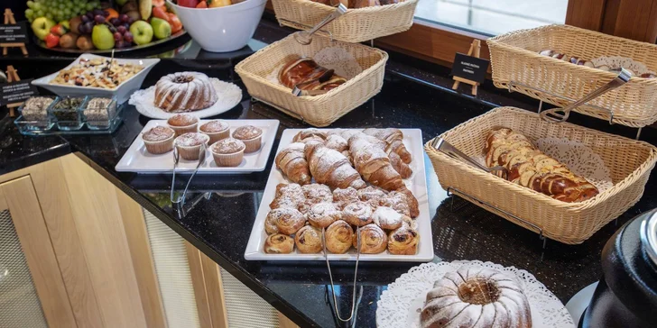 Pobyt v hotelu s největším wellness v Praze: snídaně či polopenze, bazény a sauny i fitness