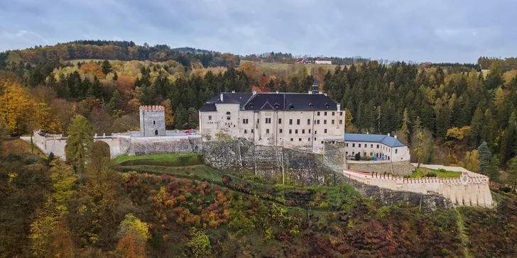 Pobyt s výhledem na Český Šternberk a snídaní i večeří: až 14 nocí pro dva či rodinku