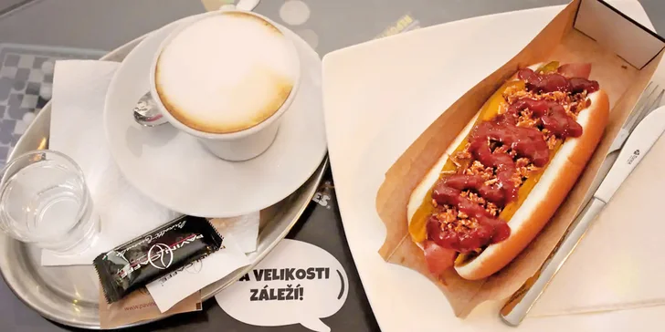 Hot dog s nápojem dle výběru pod Špilasem: hovězí a vepřový párek, zelí či okurka nebo papričky