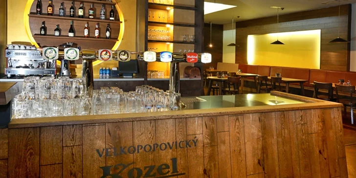 Pečené kachní stehno s houskovými knedlíky a červeným zelím pro 1 nebo 2 osoby