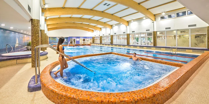 Pobyt v hotelu s největším wellness v Praze: snídaně či polopenze, bazény a sauny i fitness