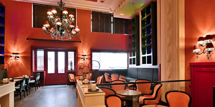 Káva, čaj nebo čokoláda podle výběru a dezert v Siddharta Café