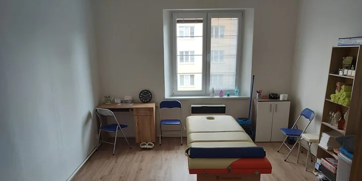 Masáž zad, krku a šíje vč. zábalu, baňkování nebo parafínového zábalu rukou