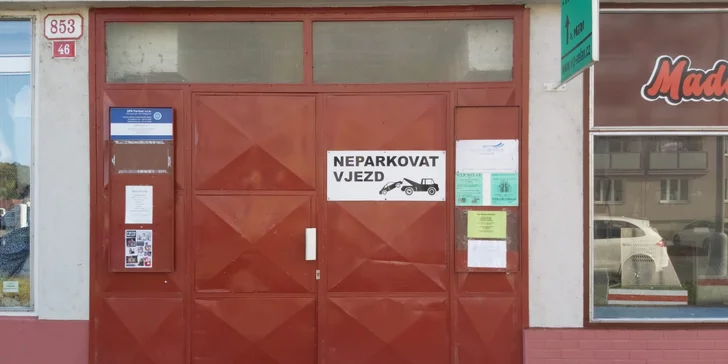 Masáž zad, krku a šíje vč. zábalu, baňkování nebo parafínového zábalu rukou