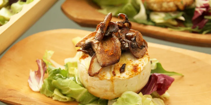 5chodové menu pro 2: hovězí polévka, losos nebo trhané vepřové i koláč