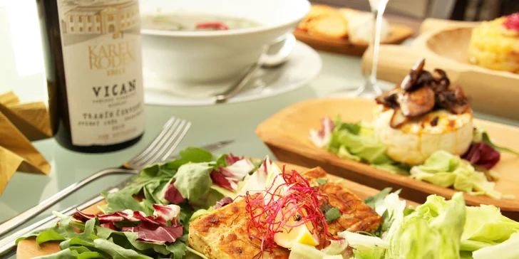 5chodové menu pro 2: hovězí polévka, losos nebo trhané vepřové i koláč