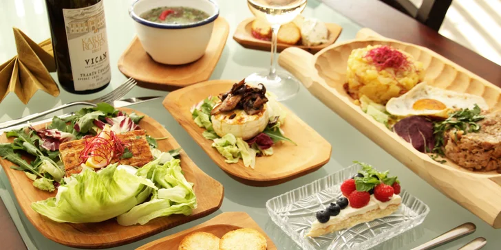 5chodové menu pro 2: hovězí polévka, losos nebo trhané vepřové i koláč