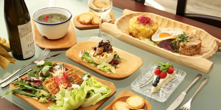 5chodové menu pro 2: hovězí polévka, losos nebo trhané vepřové i koláč