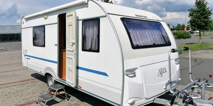 Pronájem karavanu Adria Altea 512DT i s předstanem a markýzou až na 7 dní