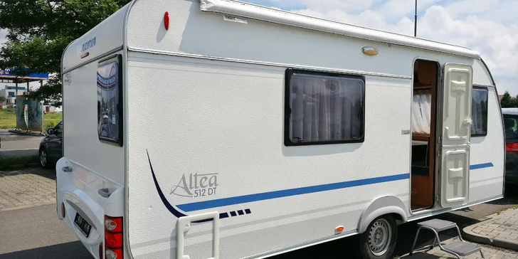 Pronájem karavanu Adria Altea 512DT i s předstanem a markýzou až na 7 dní