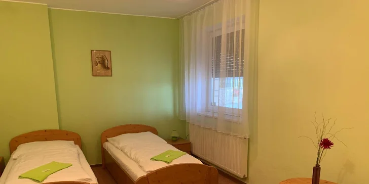 Pohoda pro dva ve Zlíně. Ubytování se snídaní a lahví vína přímo naproti Zoo Lešná