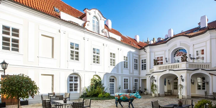 Romantika pro dva v samém srdci Prahy. 5* hotel na Smetanově nábřeží, infrasauna a víno