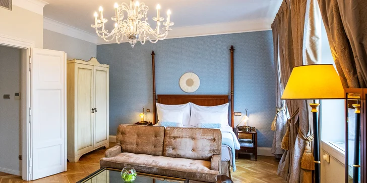 Romantika pro dva v samém srdci Prahy. 5* hotel na Smetanově nábřeží, infrasauna a víno