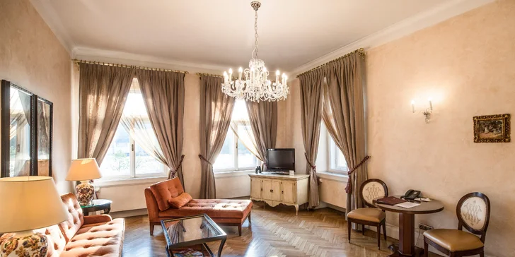 Romantika pro dva v samém srdci Prahy. 5* hotel na Smetanově nábřeží, infrasauna a víno