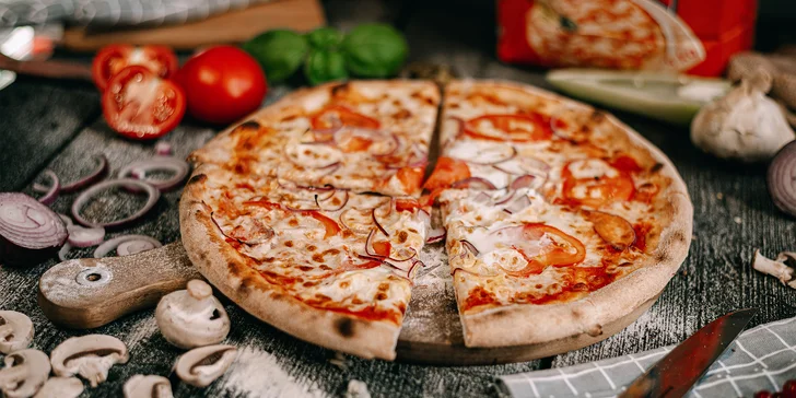 Křupavá dobrota: 1 + 1 americká pizza dle výběru z 5 druhů na odnos s sebou