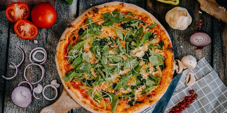 Křupavá dobrota: 1 + 1 americká pizza dle výběru z 5 druhů na odnos s sebou