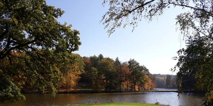 Čtyřhvězdičkový pobyt v hotelu Zámek Štiřín: jídlo, wellness i masáže nebo golf