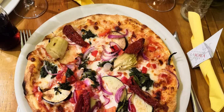 Itálie na Staroměstském náměstí: libovolná pizza nebo těstoviny pro 1 nebo 2 osoby