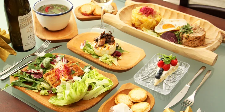 5chodové menu pro 2: hovězí polévka, losos nebo trhané vepřové i koláč