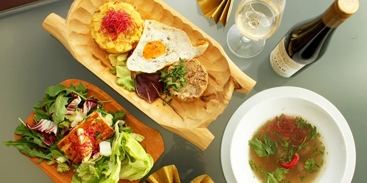 5chodové menu pro 2: hovězí polévka, losos nebo trhané vepřové i koláč