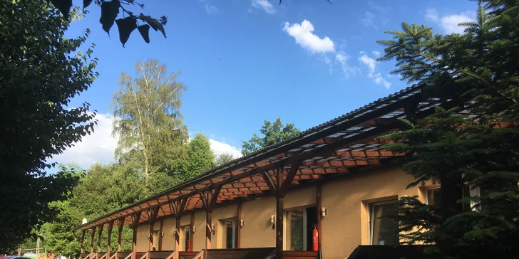 Pobyt na Sázavě s polopenzí: apartmán pro 2 osoby, polopenze a vstupenky do sklářského centra