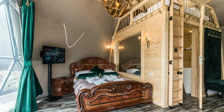 Romantika v luxusních kupolích: privátní vířivka, snídaně, minibar i výhled na hory