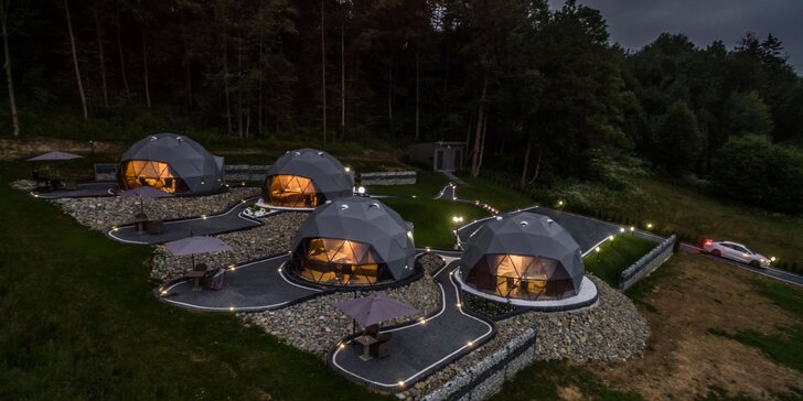 Glamping v Polsku: designové kopule s vlastní vířivkou, terasou a výhledem na hory