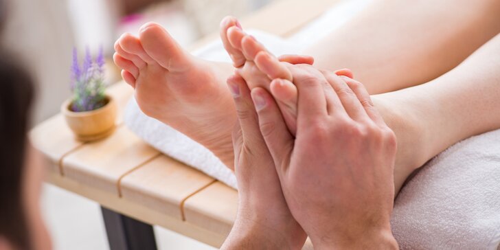Mátová masáž nohou v délce 50 a 80 minut i osvěžující koupel s aromatickou solí