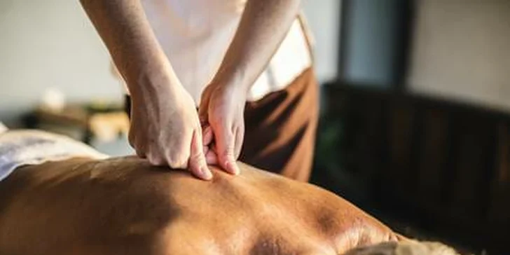 Výběr z 9 druhů masáží: relaxační, lávové kameny i anticelulitidní