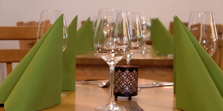3chodové degustační menu dle výběru: tataráček, carpaccio, panenka, flank steak i fondant s kávou