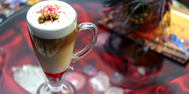 Klasická nebo speciální káva, případně i muffin se šlehačkou