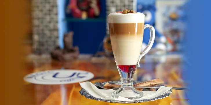 Klasická nebo speciální káva, případně i muffin se šlehačkou