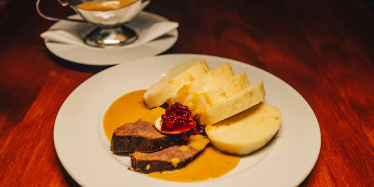 Za krásami Českého ráje: hotel v centru Jičína, polopenze a výlety