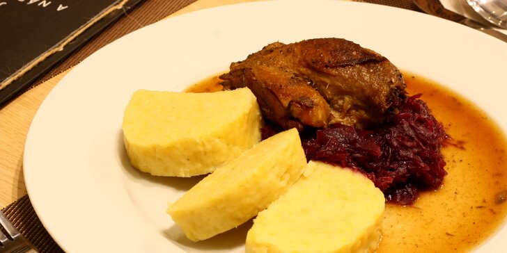 Klasické české jídlo s lahodným předkrmem, domácí limonádou i dezertem