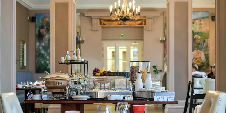 Romantika pro dva v samém srdci Prahy. 5* hotel na Smetanově nábřeží, infrasauna a víno