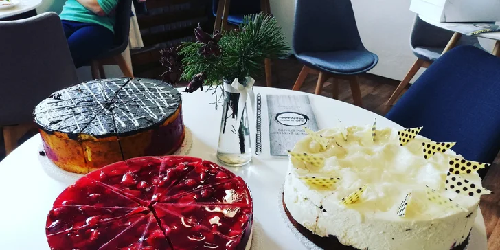 Chvíle pohody: horký nápoj a dort pro 1 či 2 osoby