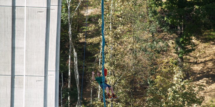 Po hlavě za adrenalinem: extrémní bungee jumping z nejvyššího mostu v České republice