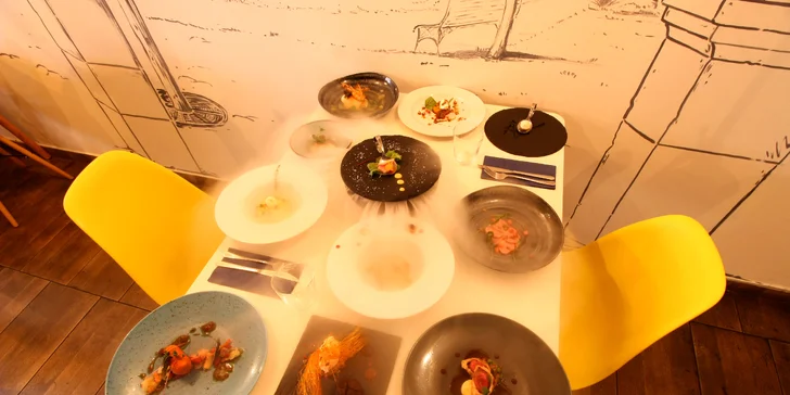Degustační 11chodové menu pro dva: hovězí wellington, krevety, losos i vinné párování