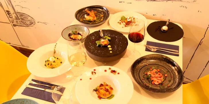Degustační 11chodové menu pro dva: hovězí wellington, krevety, losos i vinné párování
