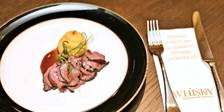 3chodové menu s degustací whiskey pro 2 osoby: losos či flank steak, carpaccio i čokoládová pěna