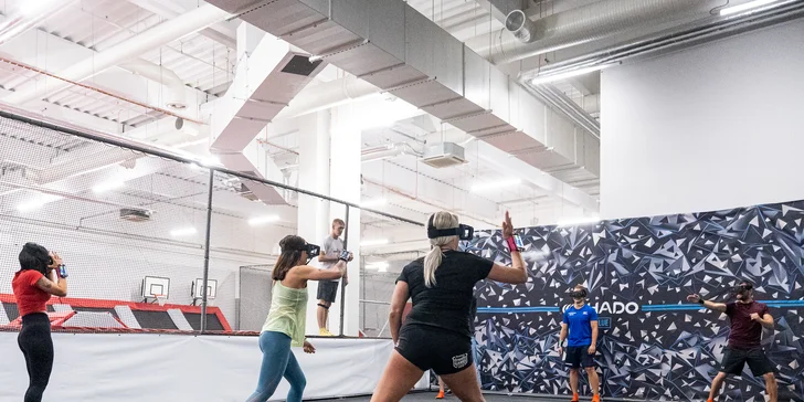 Hodina v Jump Academy Brno: trampolíny, ninja dráha, parkour zóna, obří bazén s houbičkami a 9D kino