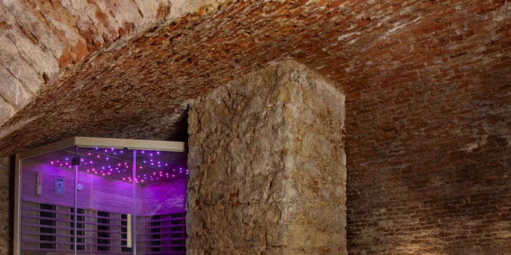 3 hodiny rozmazlování pro dámy: sauna, masáž, péče o vlasy i nehty a k tomu prosecco