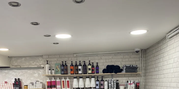 Kompletní kadeřnické balíčky: střih i s barvením nebo brazilský keratin